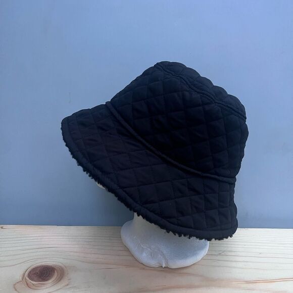 Britt's Knits Reversible Sherpa Bucket Hat - Picture 4 of 9